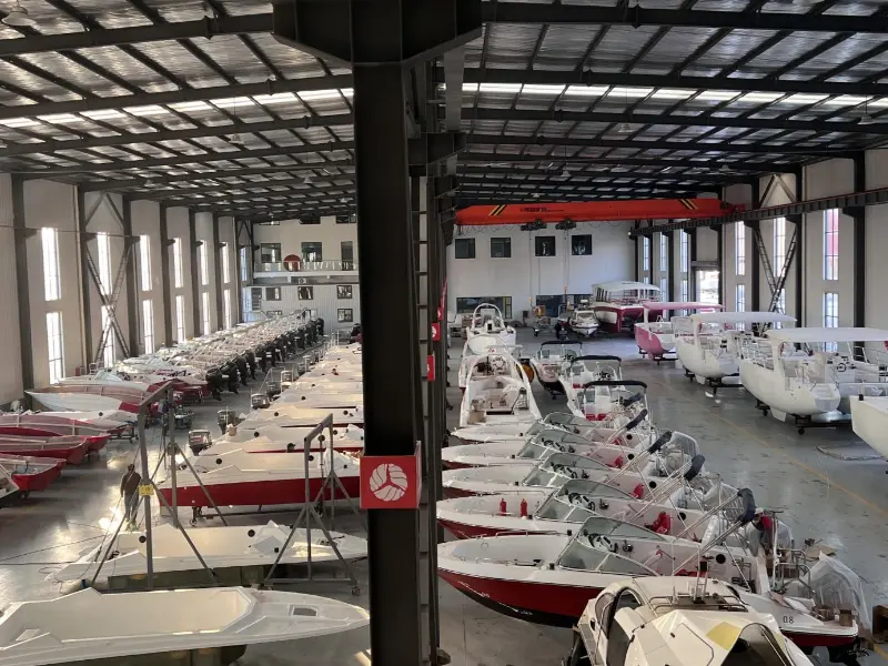 Lawada® yacht به د 42 سیټ دودیز سرعت کښتۍ وړاندې کړي، په ځانګړې توګه د BIJIA غره غره د اوبو شرایطو لپاره ډیزاین شوي.